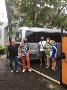 Isuzu ELF Microbus